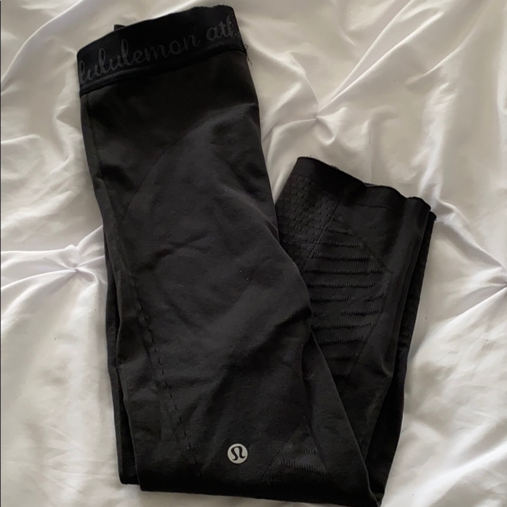 Black lululemon cropped leggings